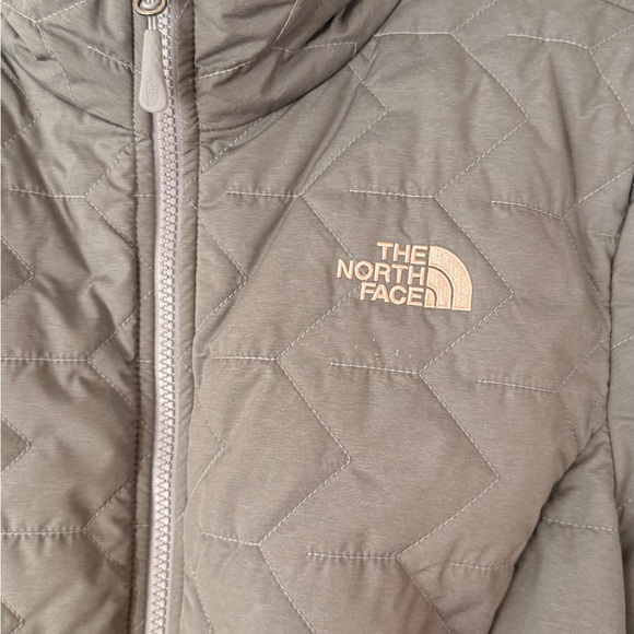 The North Face Women's Charcoal Quilted Puffer Jacket - Picture 2 of 6
